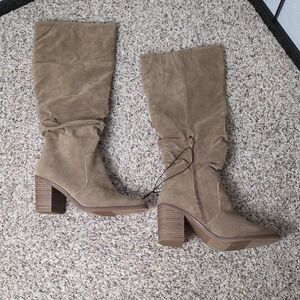 Stylish Taupe Tan Knee-High Slouchy Chunky Heel Boots Size 9.5 NWT